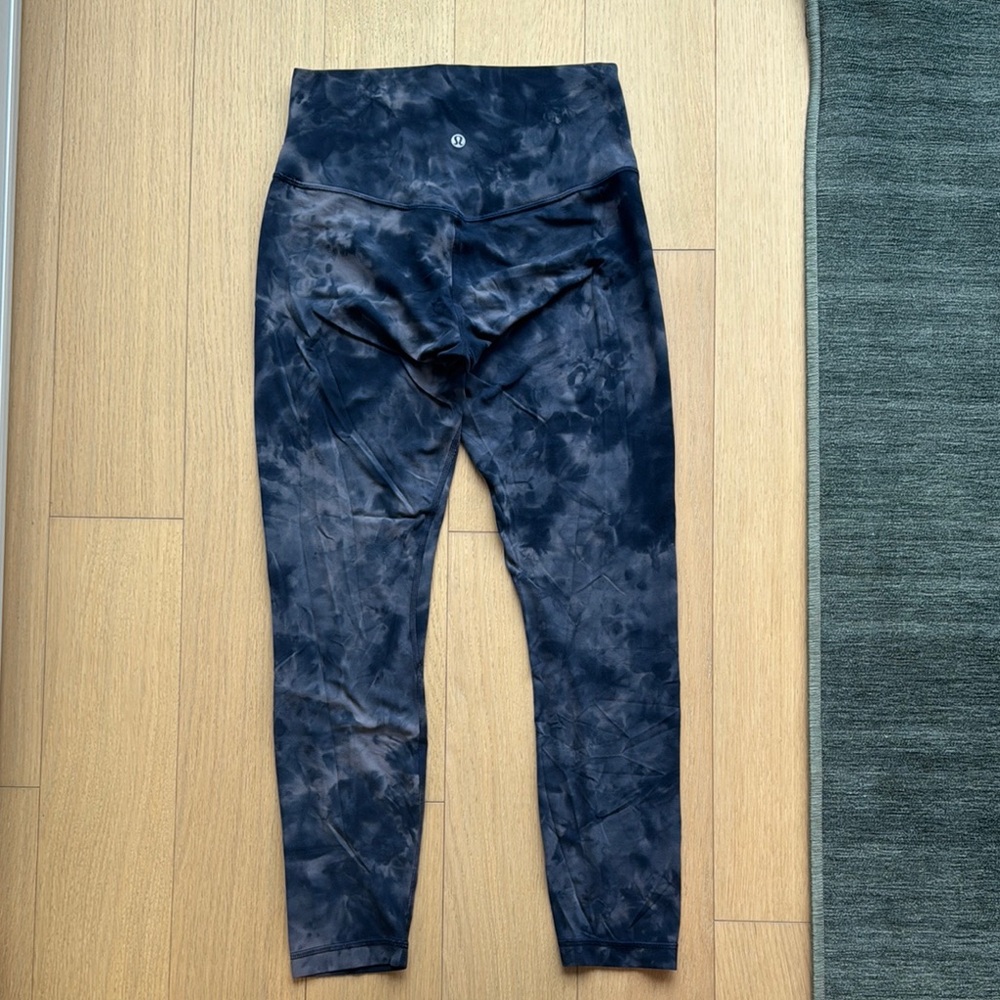 lululemon athletica Tie-Dye Leggings - Blue and Gray - Picture 2 of 2